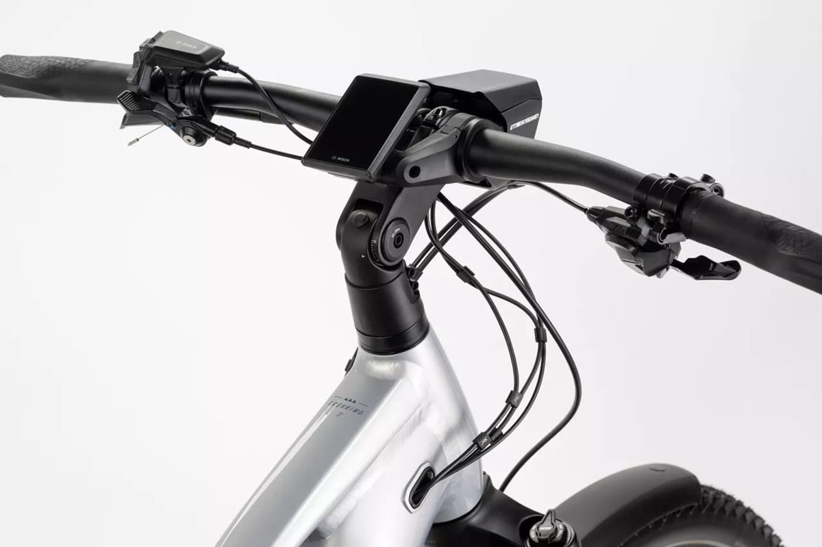 Haibike TREKKING 7 - High
Soft grey/red/blue brillant 2025 – Image 4