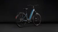 Cube Touring Hybrid Pro 800 bleu électrique et Prizm 2027 – Image 4