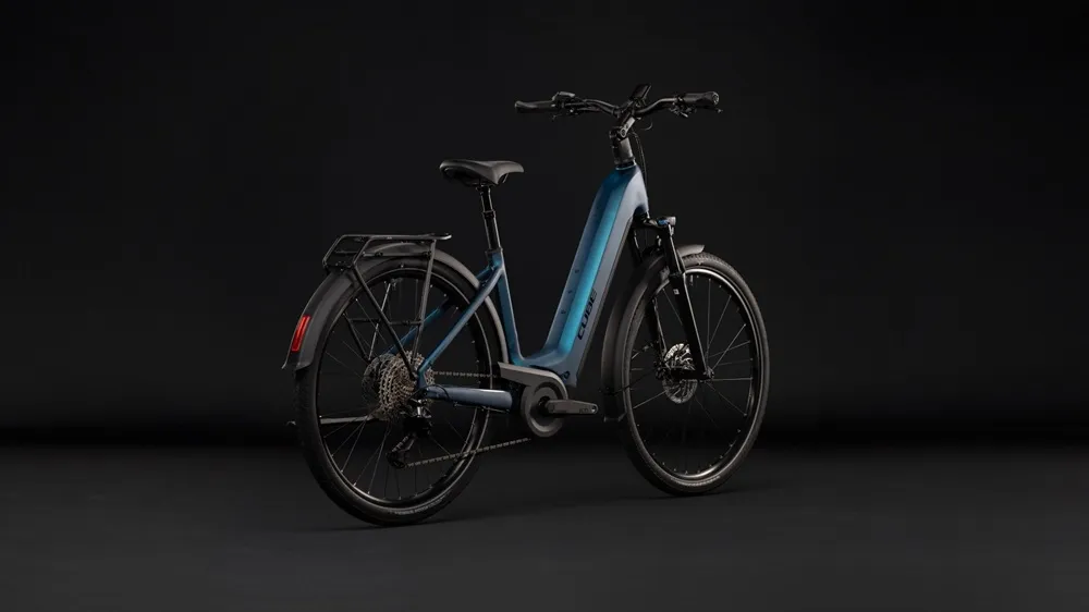 Cube Touring Hybrid Pro 800 bleu électrique et Prizm 2027 – Image 4