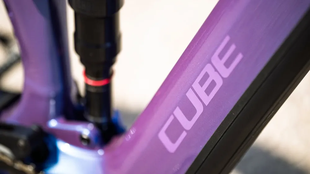 Cube Stereo Hybrid ONE44 Pro 800 bleu iris et violet 2027 – Image 13
